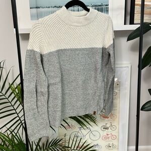 Super cozy Roots sweater